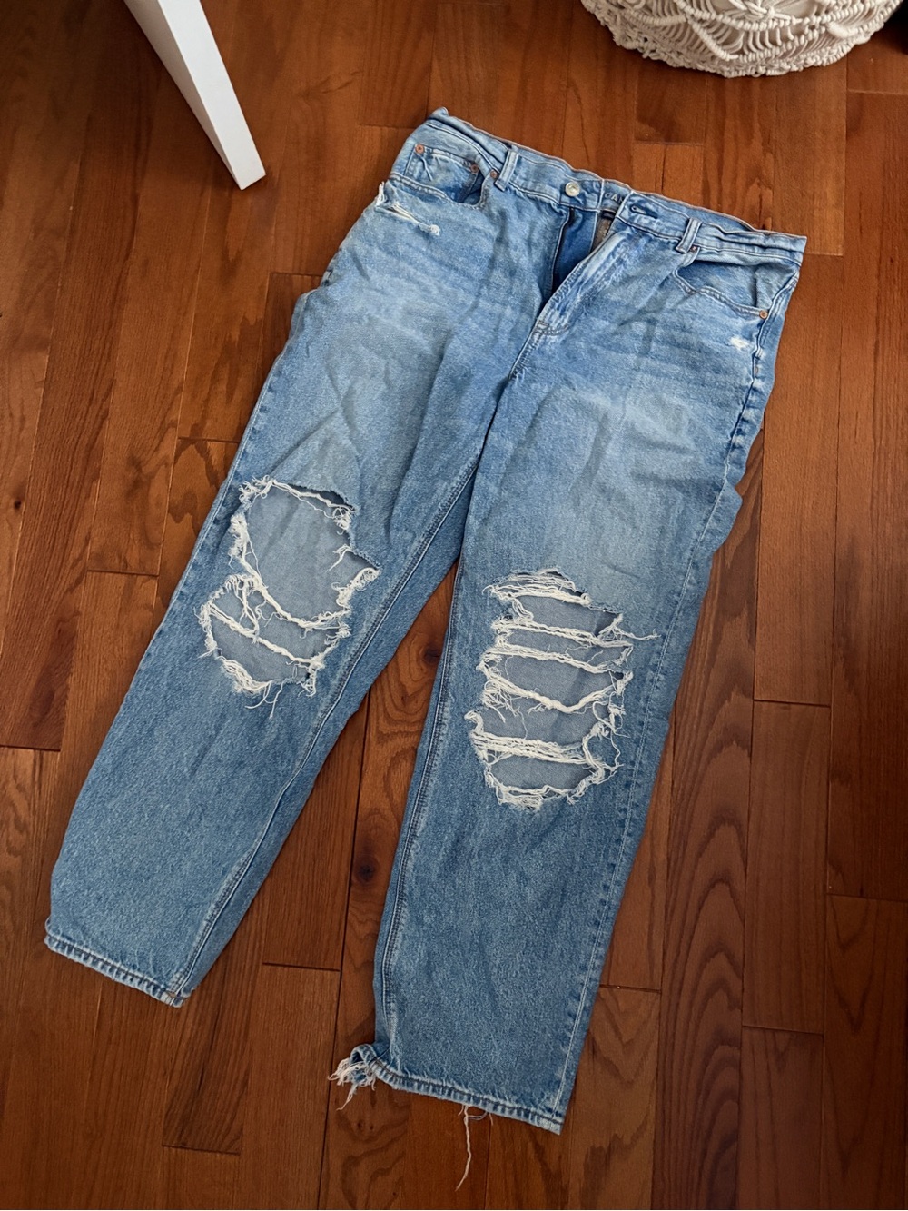 American Eagle Stretch Curvy Ripped Super High-Waisted Baggy Wide-Leg